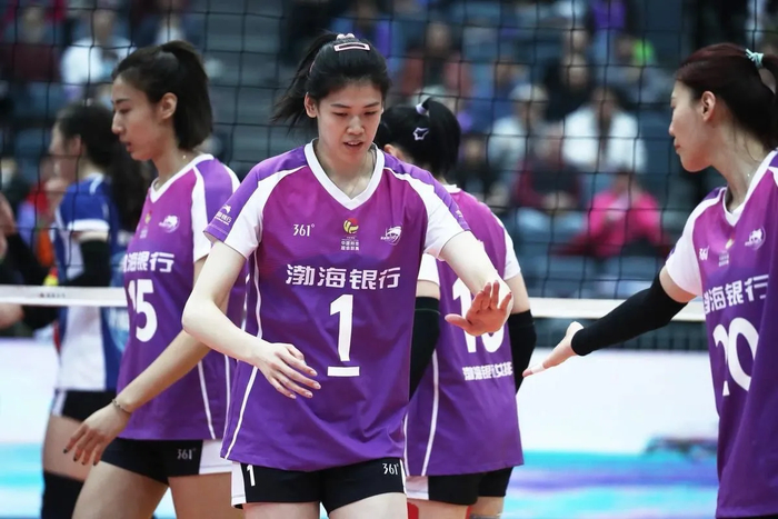 九游娱乐官方网站-天津女排再引二传引争议!挖角李响队友,是妙招还是昏招?|李盈莹|丁心怡|全运会|朱航霆|球队_新浪新闻